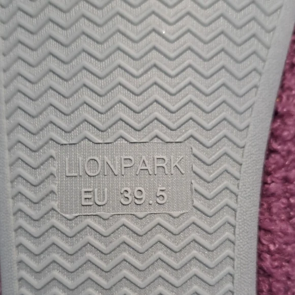 Soft and Cozy Slipper - Picture 4 of 8